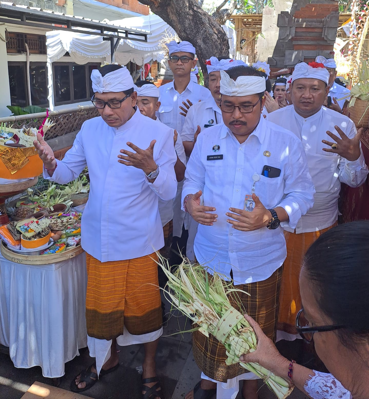 Puncak Karya Ngenteg Linggih, Mupuk Pedagingan dan Padudusan Alit di Parahyangan Kantor Bapenda Kota Denpasar