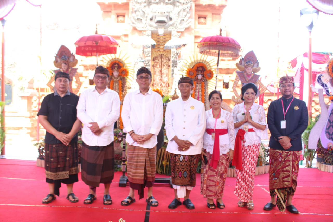 Peringati Hari Puputun Badung, Walikota Jaya Negara Buka Festival Legong Keraton Lasem se-Bali