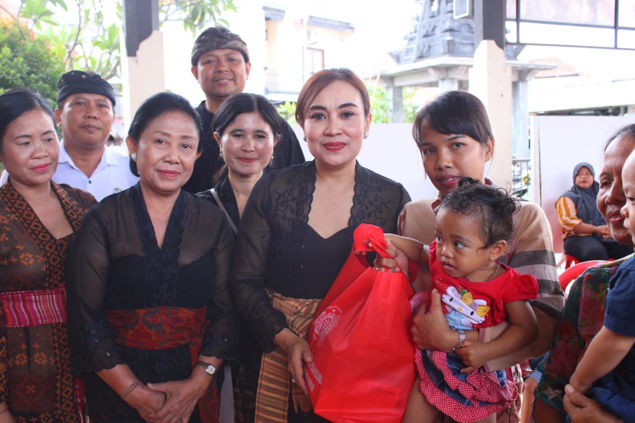 Pemkot Denpasar Bagikan PMT Kepada Ratusan Balita di Denut Utara dan Denbar