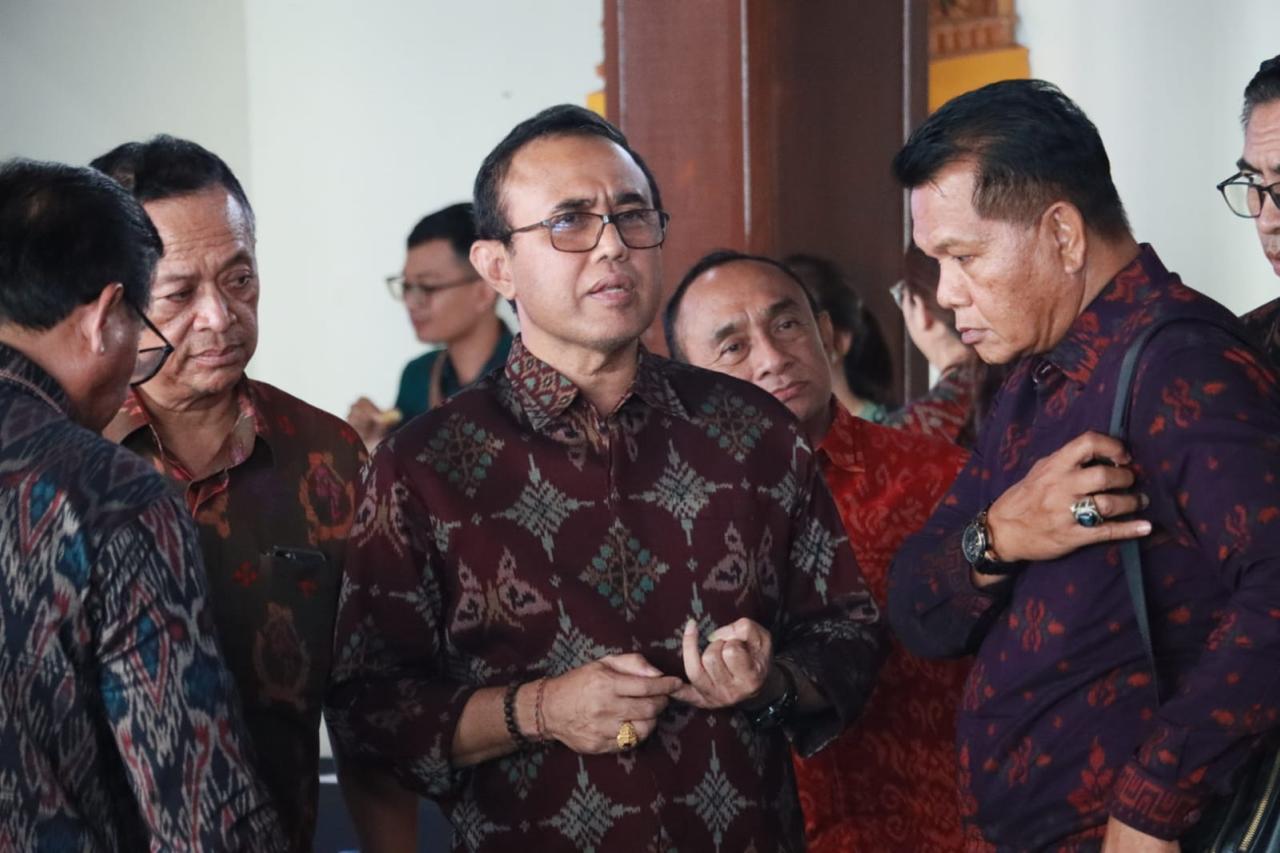 Pemkot Denpasar Rancang Pengolahan Sampah Plastik Jadi Paving Blok