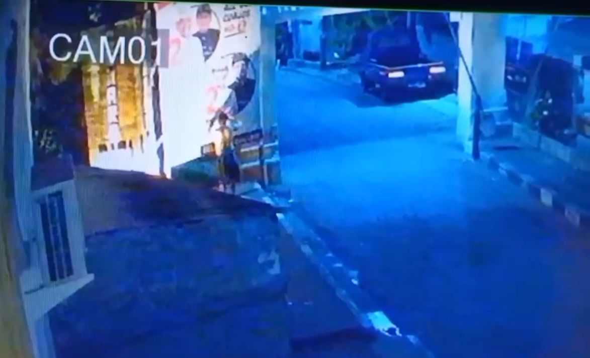 Baliho Koster Giri – Adicipta Dirobek Terekam CCTV, Pelaku Mengaku Khilaf