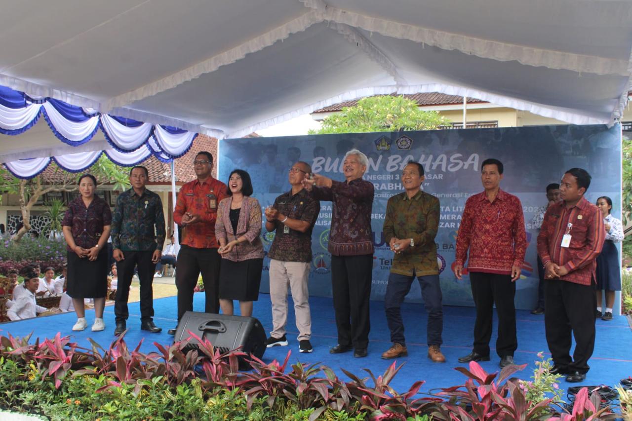 SMAN 3 Denpasar Gelar Peringatan Bulan Bahasa Serangkaian Hari Sumpah Pemuda