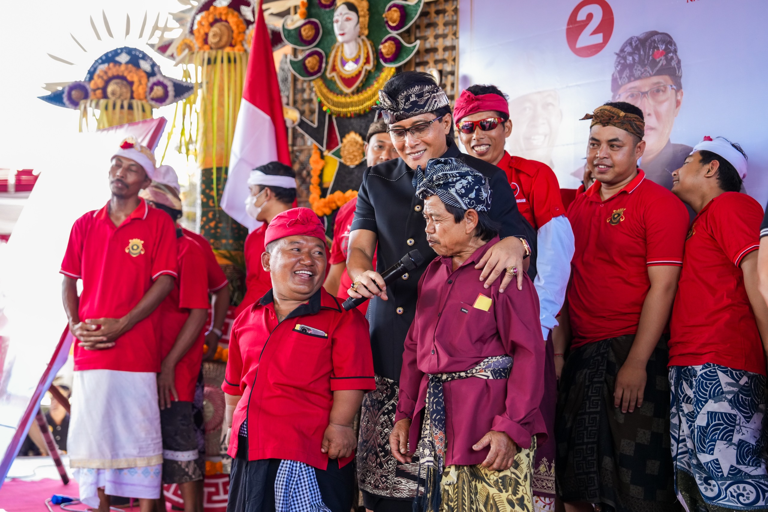 Koster – Giri Dapat Dukungan Dari Warga Berkebutuhan Khusus, Dibantu dan Diajak Joget Bersama