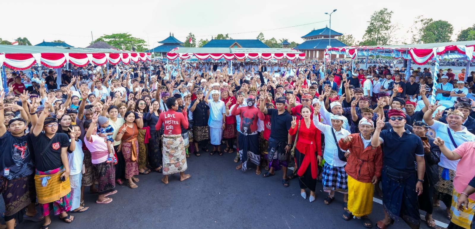 Warga Besakih: Wayan Koster – Giri Prasta Orang Baik Banyak Perhatikan Orang Kecil
