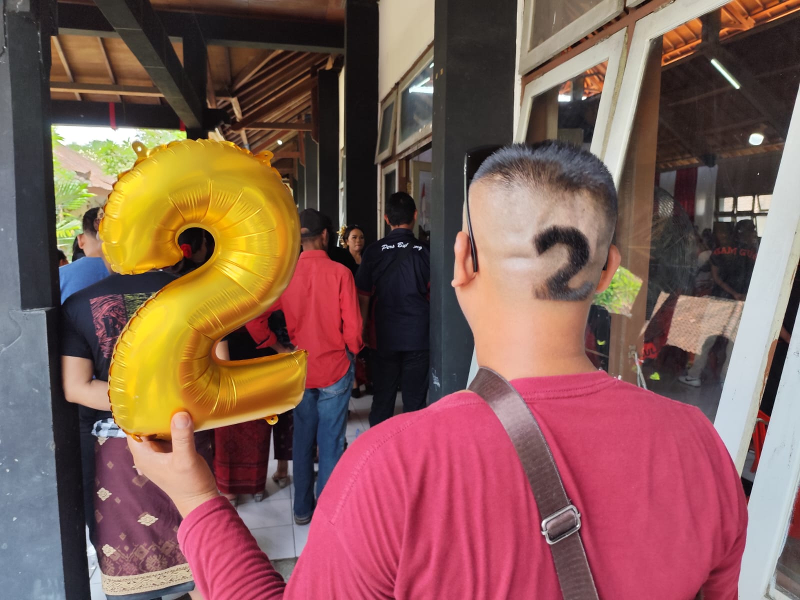 Fanatisme Koster-Giri, Warga Buleleng Rela Ukir Angka 2 di Kepala