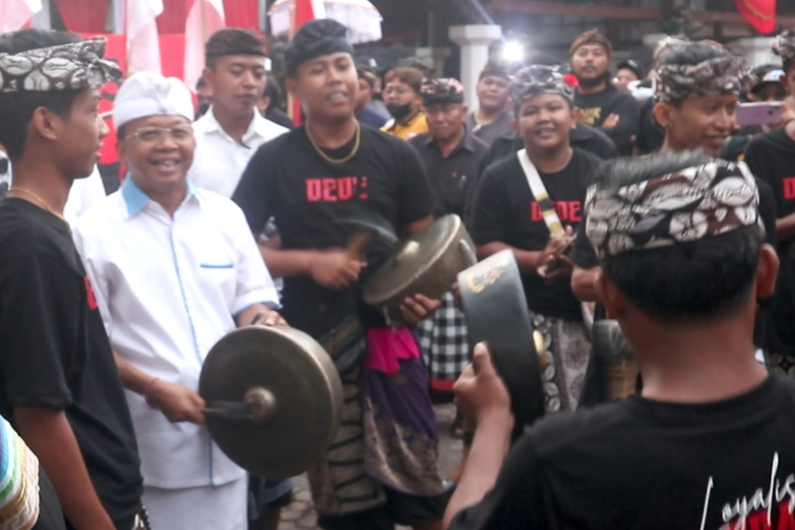 STT Milenial dan Gen Z Kecamatan Banjar Serukan Koster-Giri Menang di Pilgub Bali, Antusias Magambel Bareng