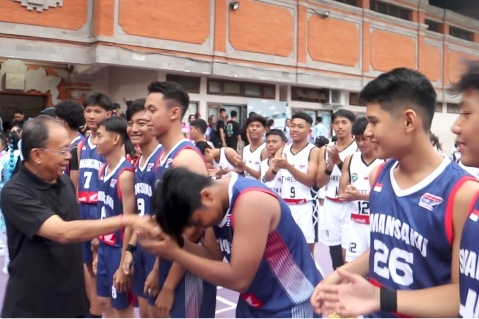 Takjub Spirit Cabor Basket Ribuan Gen Z, Koster-Giri akan Tambah Kapasitas GOR Ngurah Rai dan Tata Kawasan