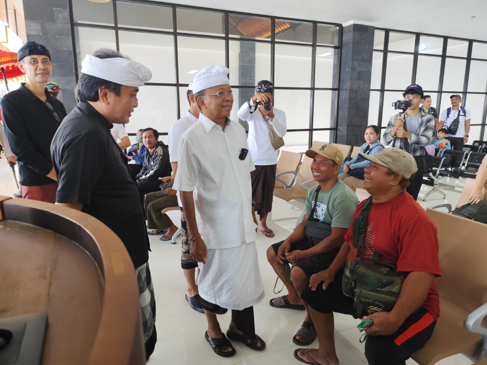 Kampanye di Nusa Penida, Koster-Giri  Prioritas Jalan, Air dan Jembatan untuk Warga