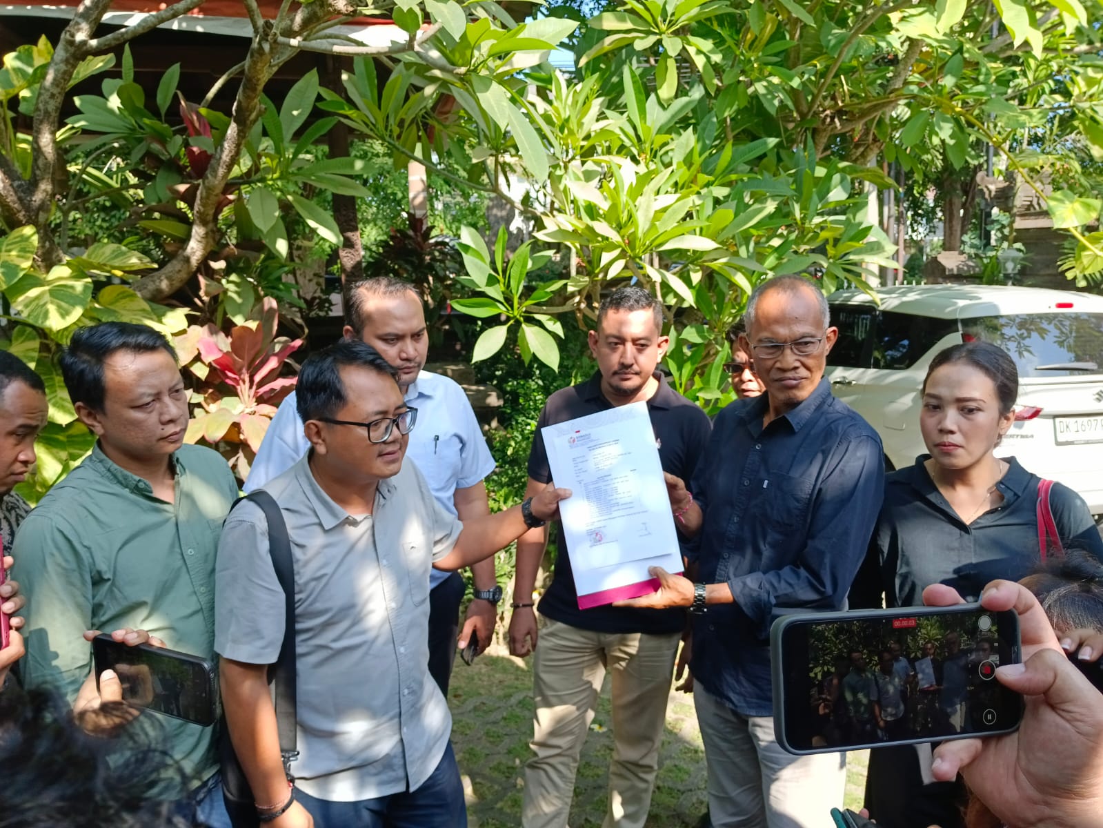 Lakukan Pembiaran, Tim Hukum Bang-Ipat Laporkan KPU Jembrana ke Bawaslu Bali