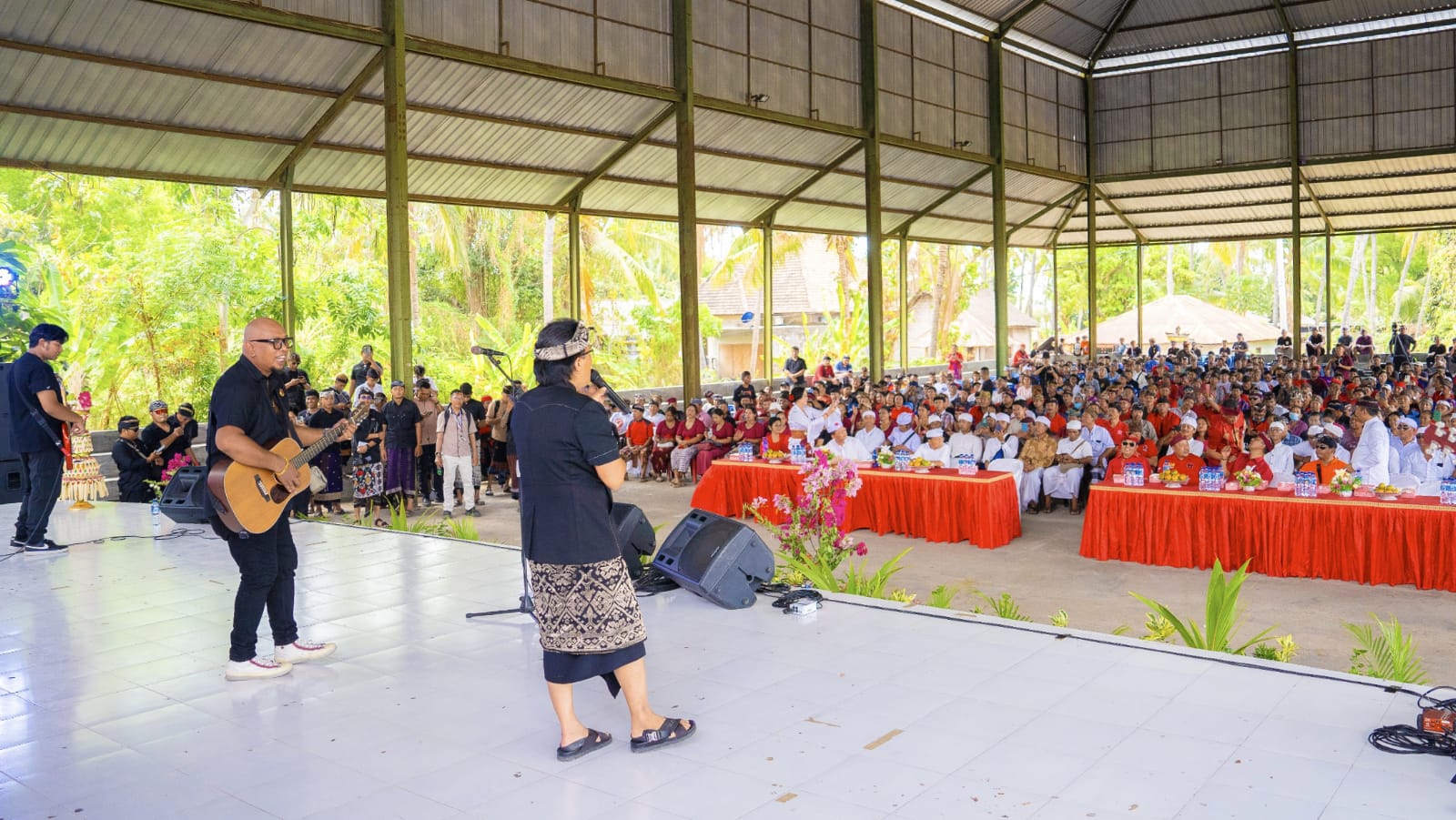 Lanang Mr. Botax dan Lolot: Pemimpin Visioner dan Bisa Menghibur Disukai Semeton