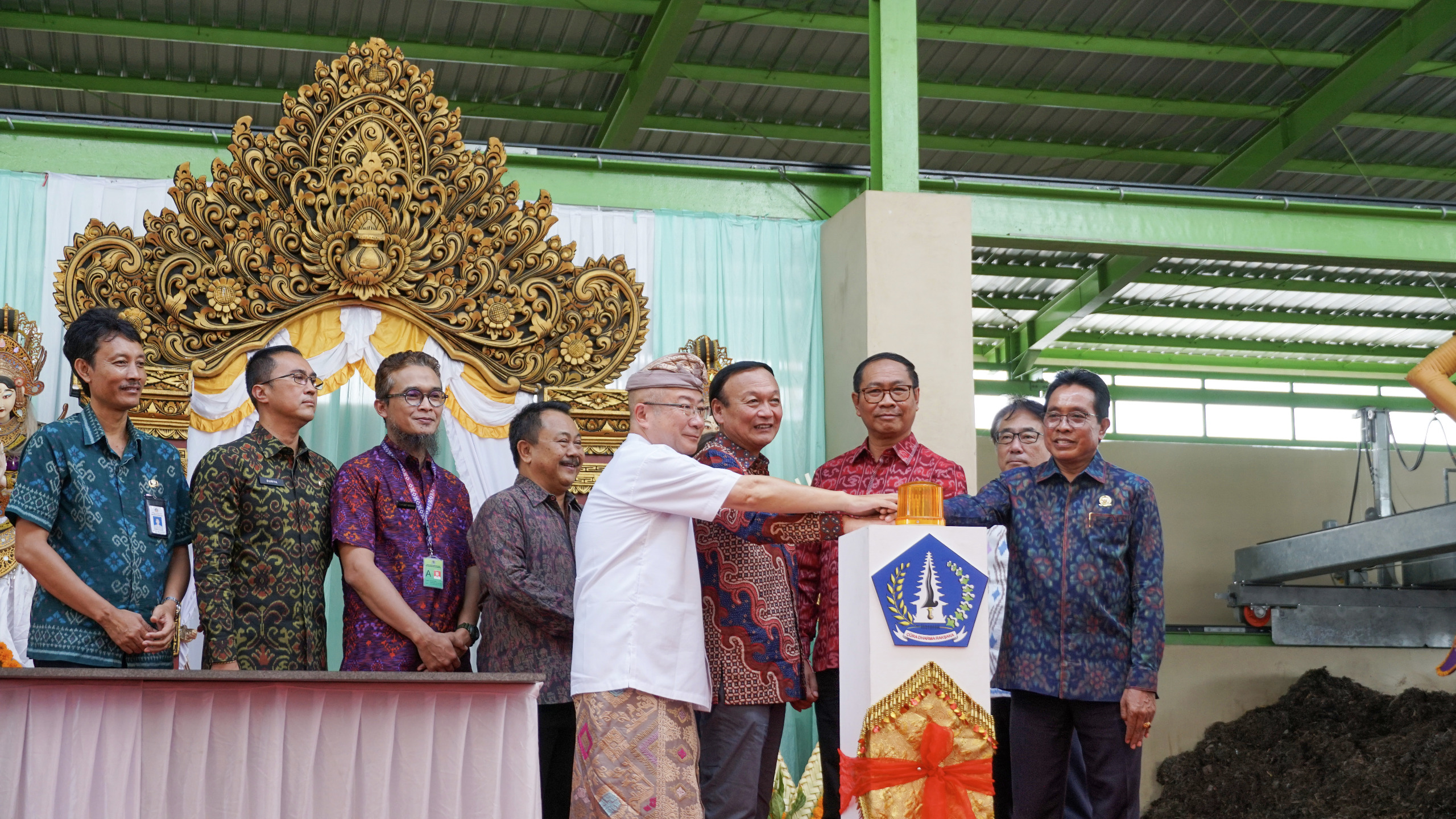 Pemkab Badung Resmikan Pengoperasian Mesin RA-X TPST Mengwitani