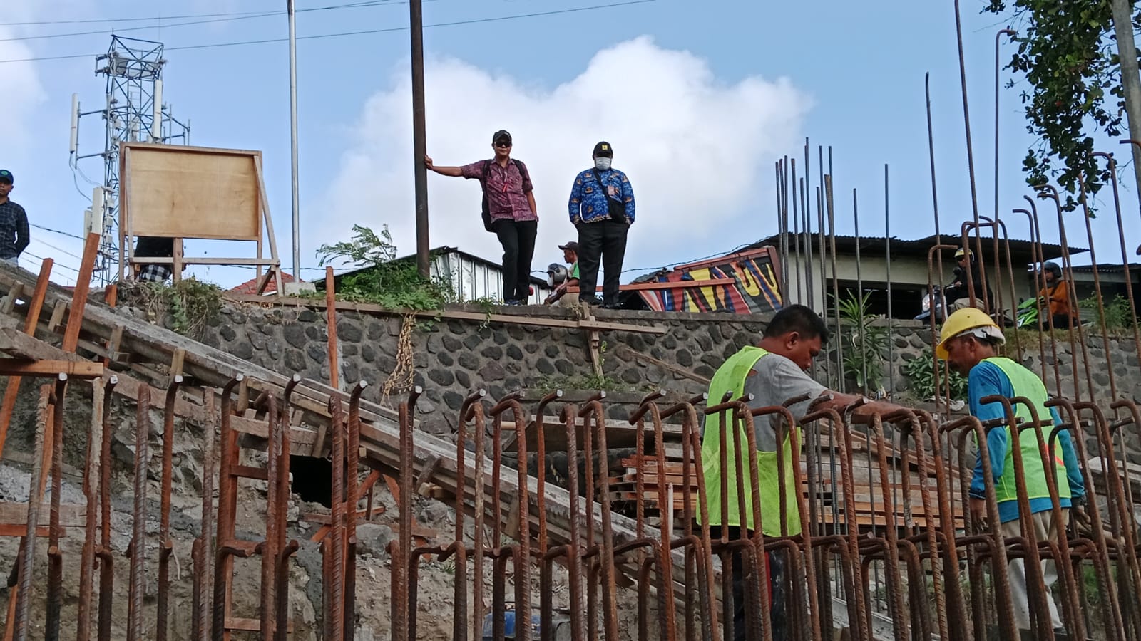Tahap Pengecoran Tiang, Progres Jembatan Tukad Badung Desa Pemogan Sesuai Target