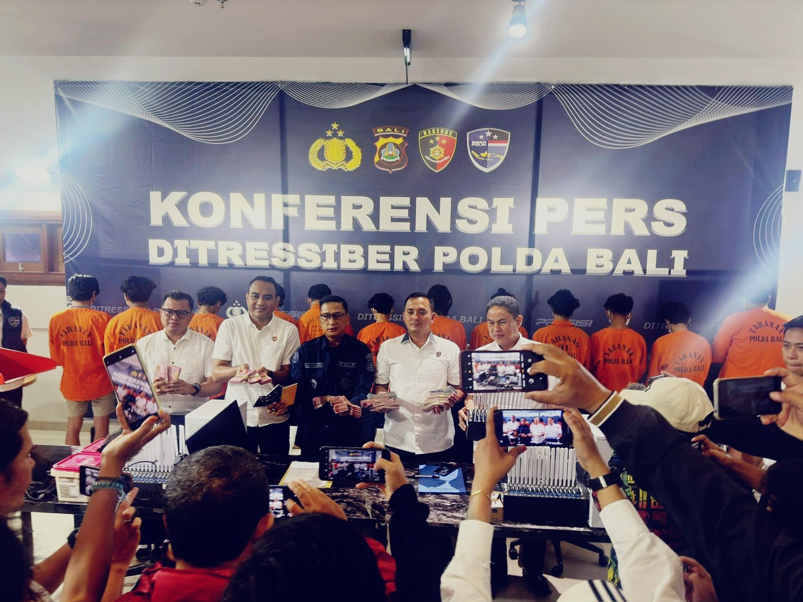 Ungkap Kasus Tindak Pidana Registrasi Kartu Sim Ilegal dan Penjualan Kode OTP, Ditressiber Polda Bali Amankan 12 Pelaku