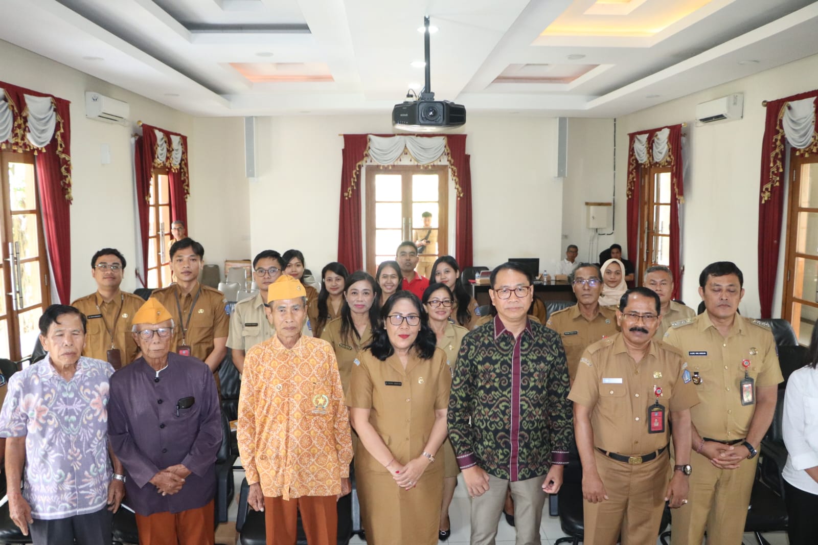 Plt. Bupati Suiasa Pimpin Rakor Pendataan Arsip I Gusti Ngurah Rai