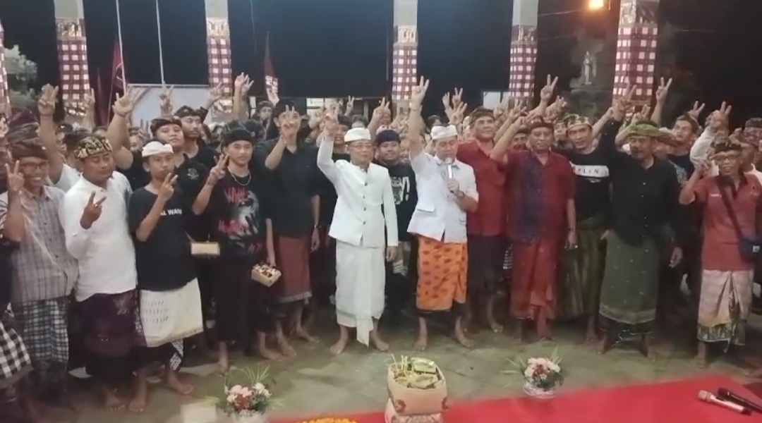 Ratusan Warga Desa Adat Tegalwangi Bulatkan Tekad Dukung Paslon Satriya dan Koster-Giri