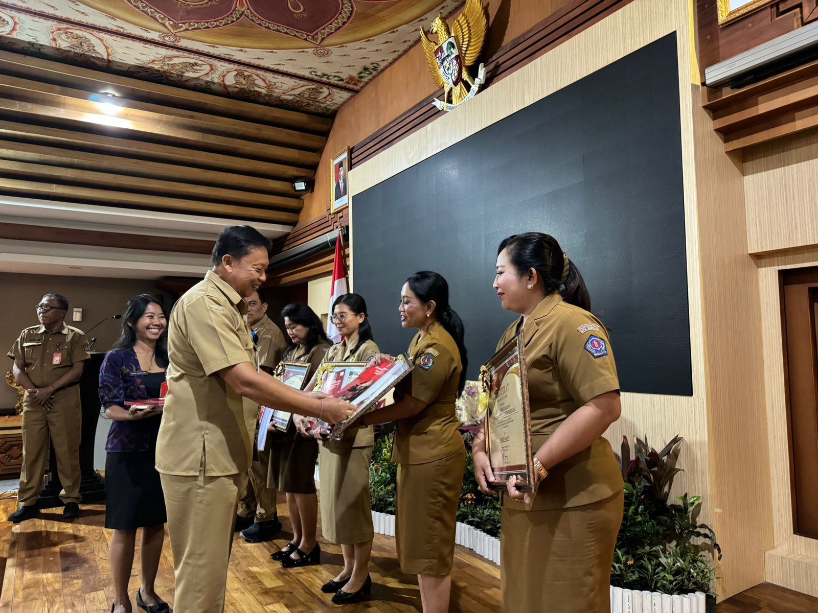 Dinas Perpustakaan dan Kearsipan Denpasar Beri Penghargaan OPD Tertib Arsip