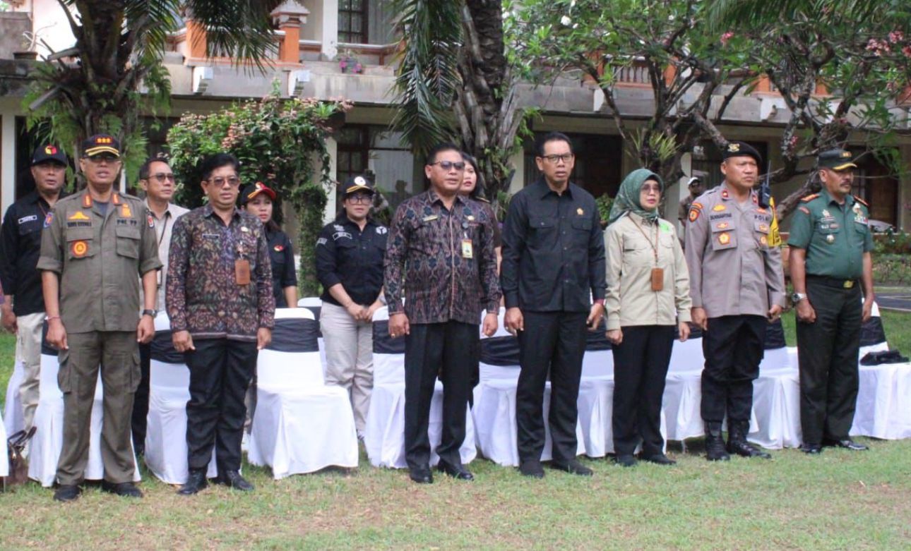 Sekda Alit Wiradana Hadiri Sosialisasi Pengawasan dan Apel Siaga Pilkada Bali