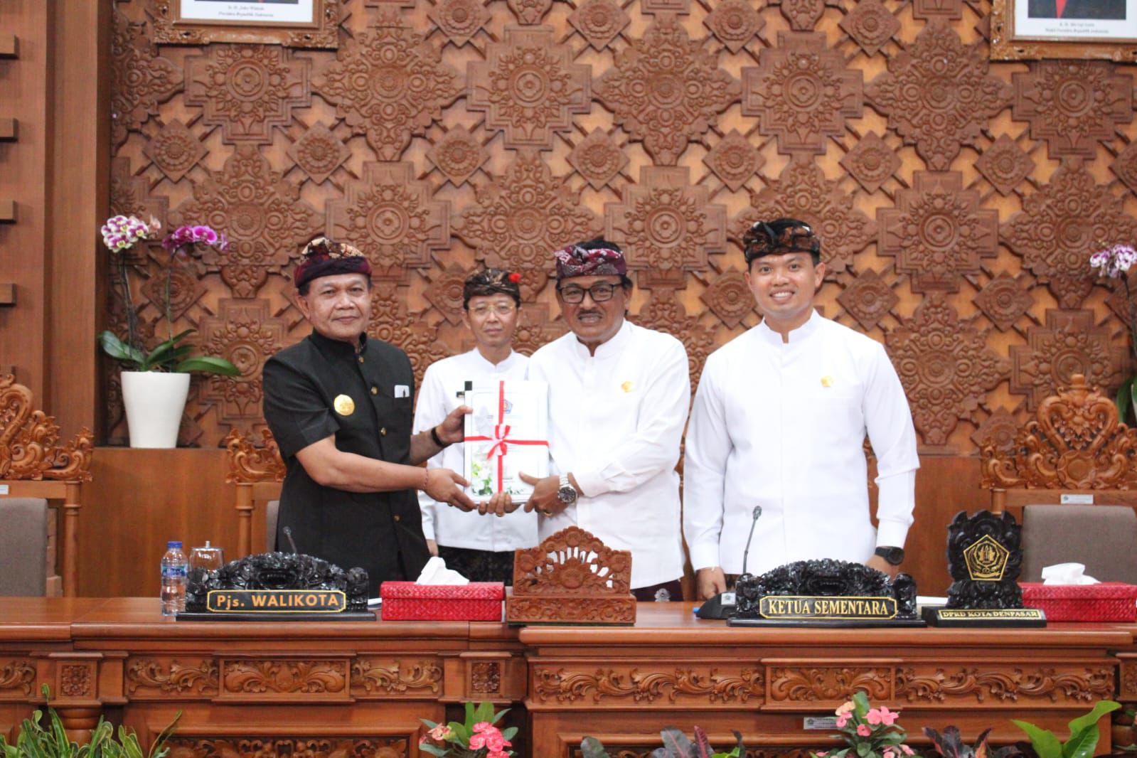 Pjs. Walikota Dewa Mahendra Sampaikan Ranperda APBD Kota Denpasar 2025, Pendapatan Daerah Dirancang Rp2,71 Triliun Lebih