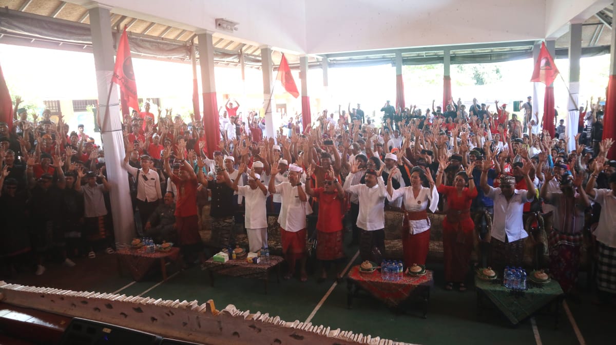 Ratusan Warga Tejakula ”Ketog Semprong” Menangkan Koster – Giri