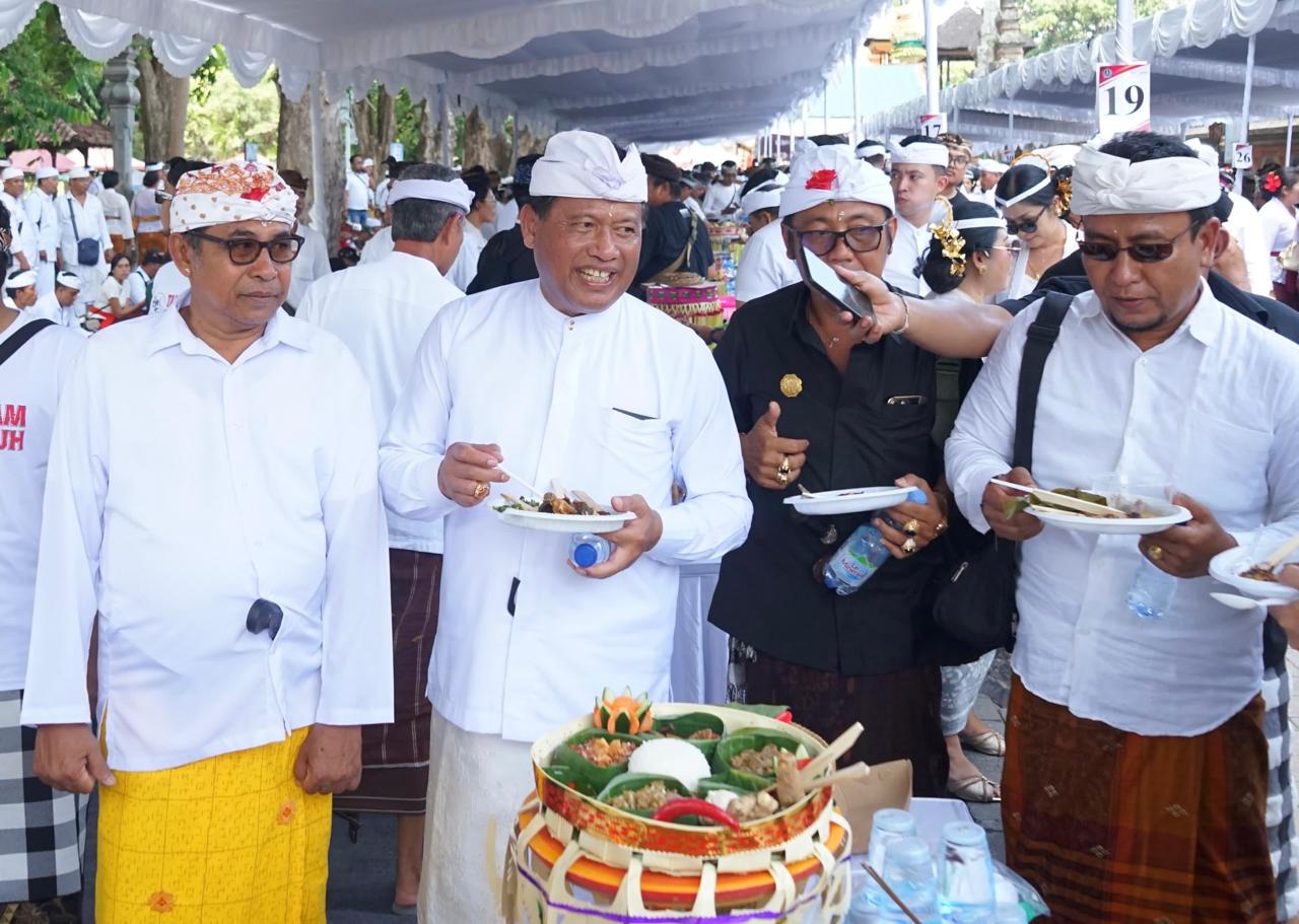 Seka Teruna Panca Kumara Tonja Juara Parade Ngelawan Pasikian Yowana
