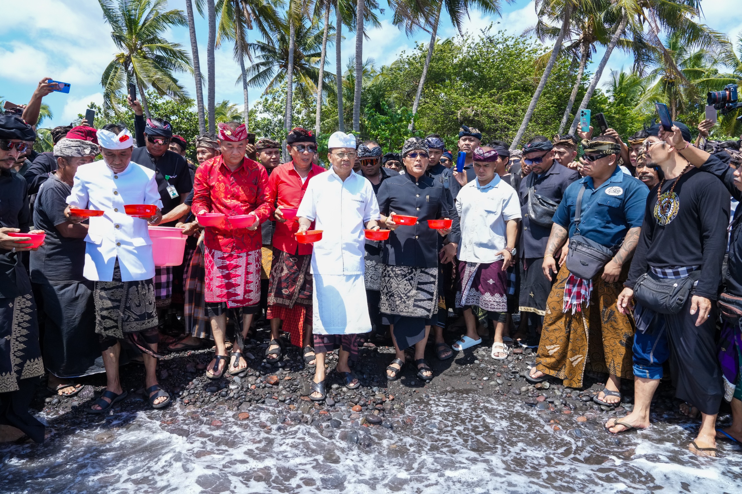Wayan Koster Tegaskan Budaya Bali Prinsipil Krama Bali  
