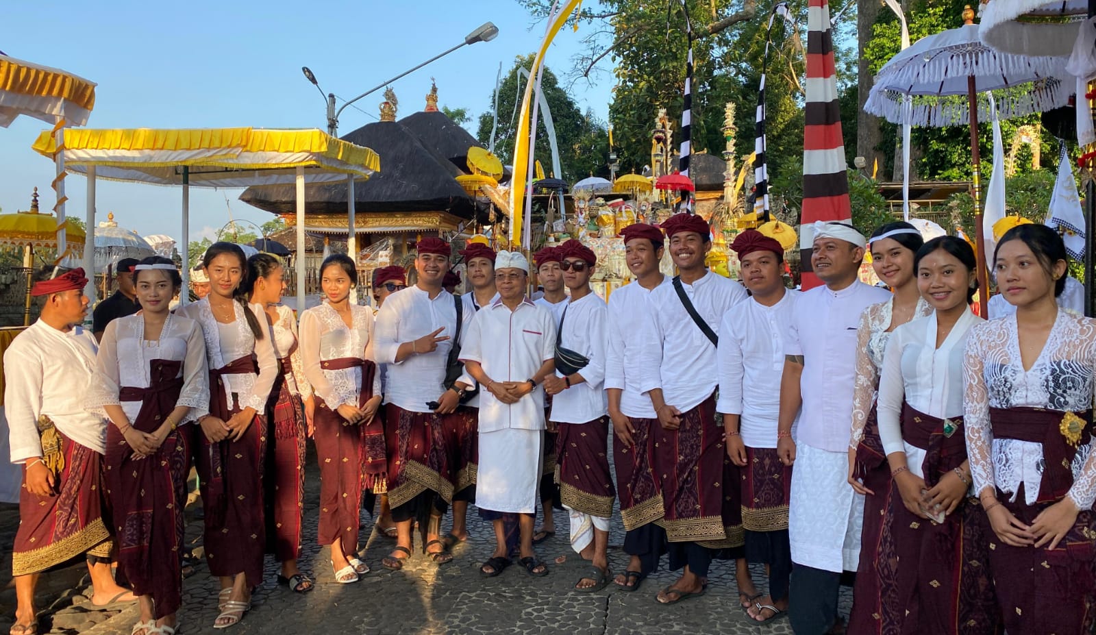 Koster Kunjungi Pura Manik Toya, Kenang Bantuan Pasca Bencana Hebat Tahun 2022