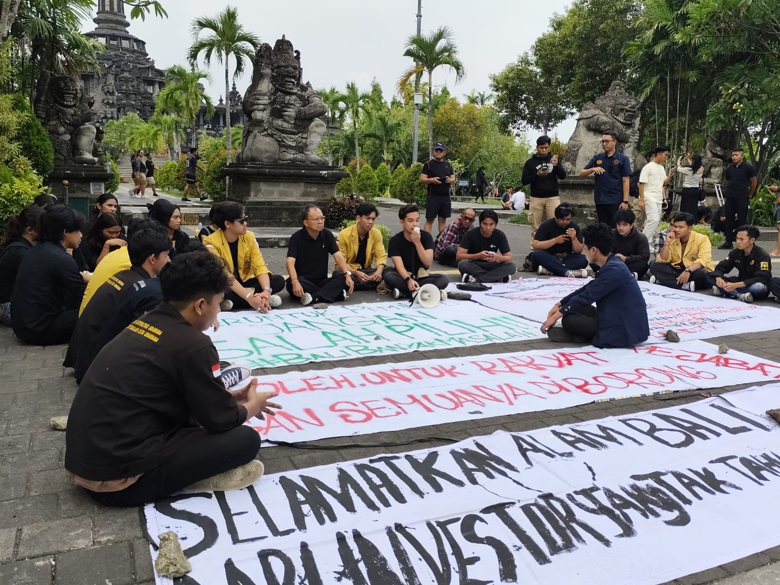 Wayan Koster Terima Tantangan Diskusi Terbuka Aliansi BEM se-Bali Dewata Dwipa di Bajra Sandhi