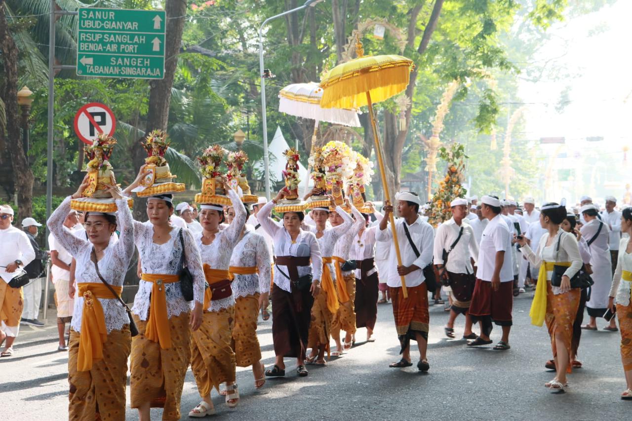 Upacara Nyenuk Rangkaian Karya Pura Agung Jagatnatha, Ogoh-Ogoh Panca Dewata dan Tradisi Megayot Iringi Prosesi