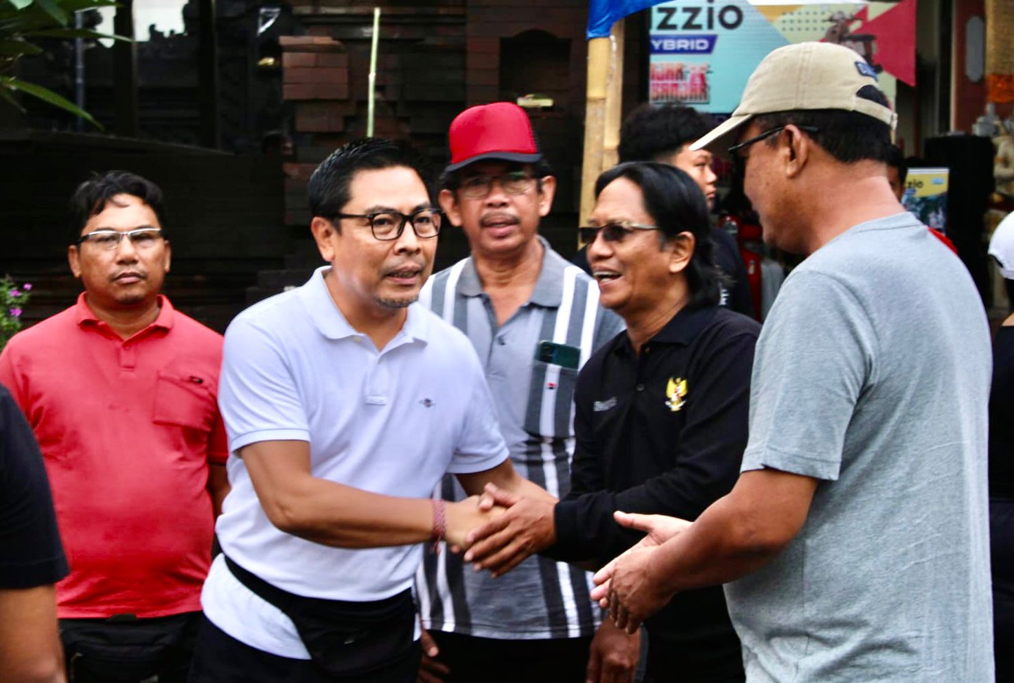 Wawali Arya Wibawa Lepas Jalan Santai STT Mekar Jati Kepaon