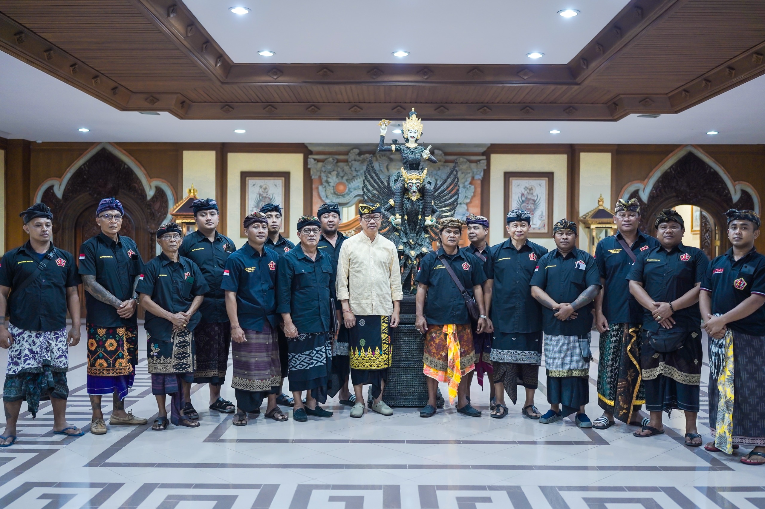 Wabup Suiasa Terima DPD Perguruan Pencak Silat Kertha Wisesa