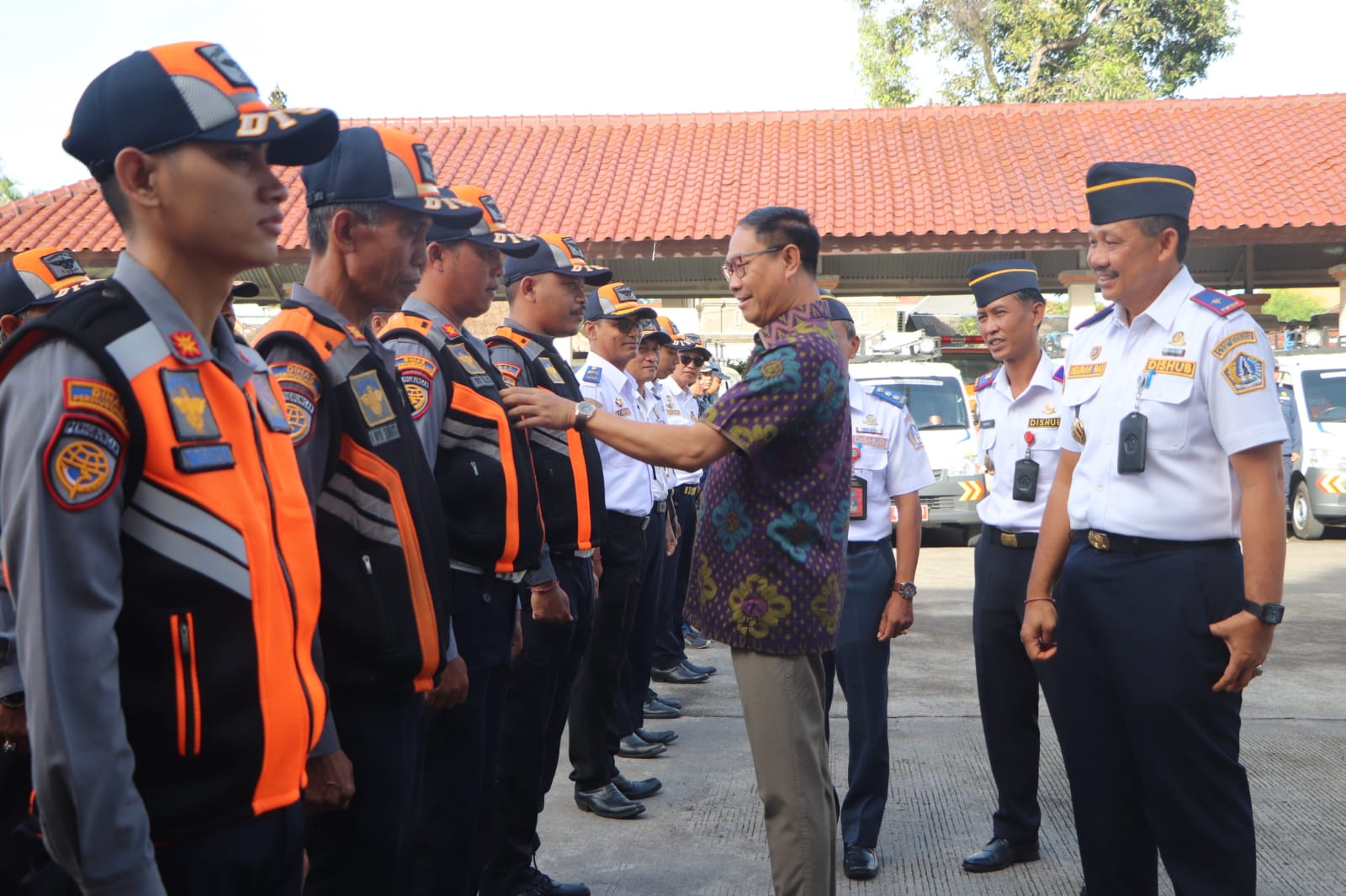Apel Gelar Pasukan Nataru, Wabup Suiasa : Tingkatkan Kesiapsiagaan dan Wujudkan Kondisi Aman