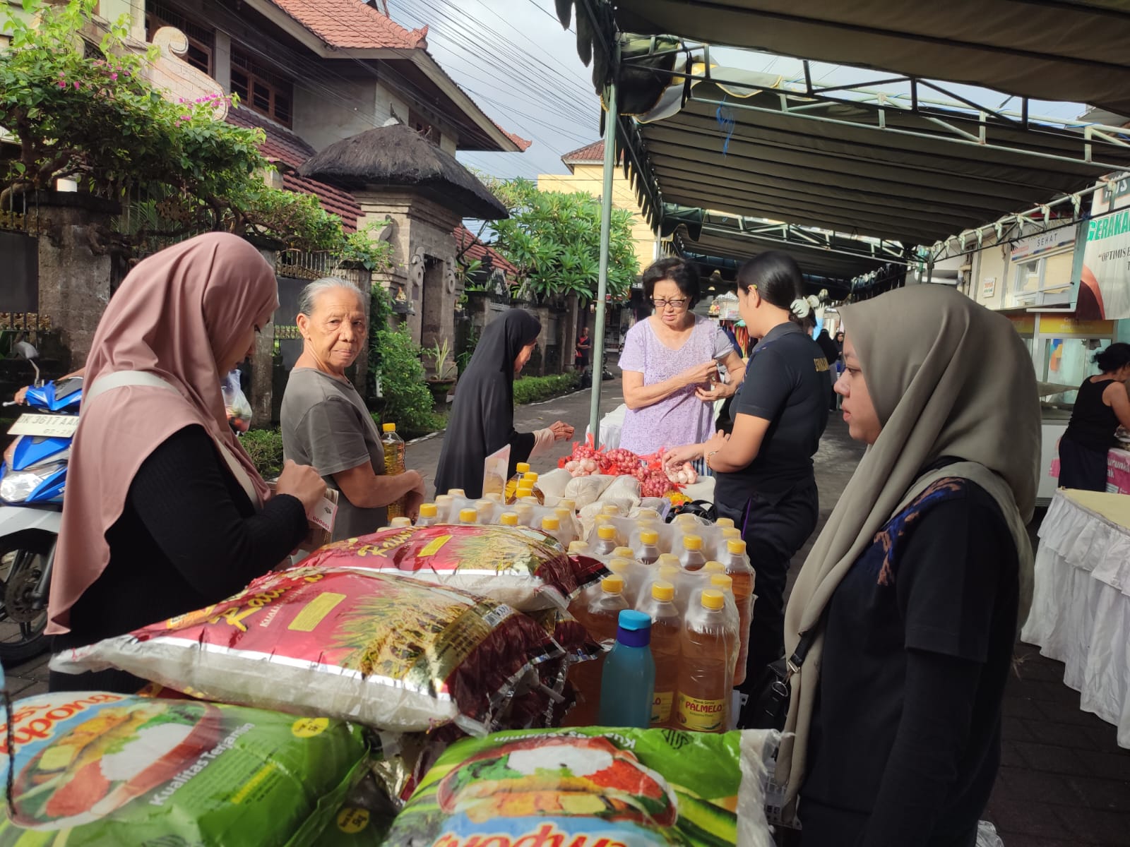 Jaga Stabilits Harga, Disperindag Kota Denpasar Gelar Pasar Murah di Banjar Mandala Sari