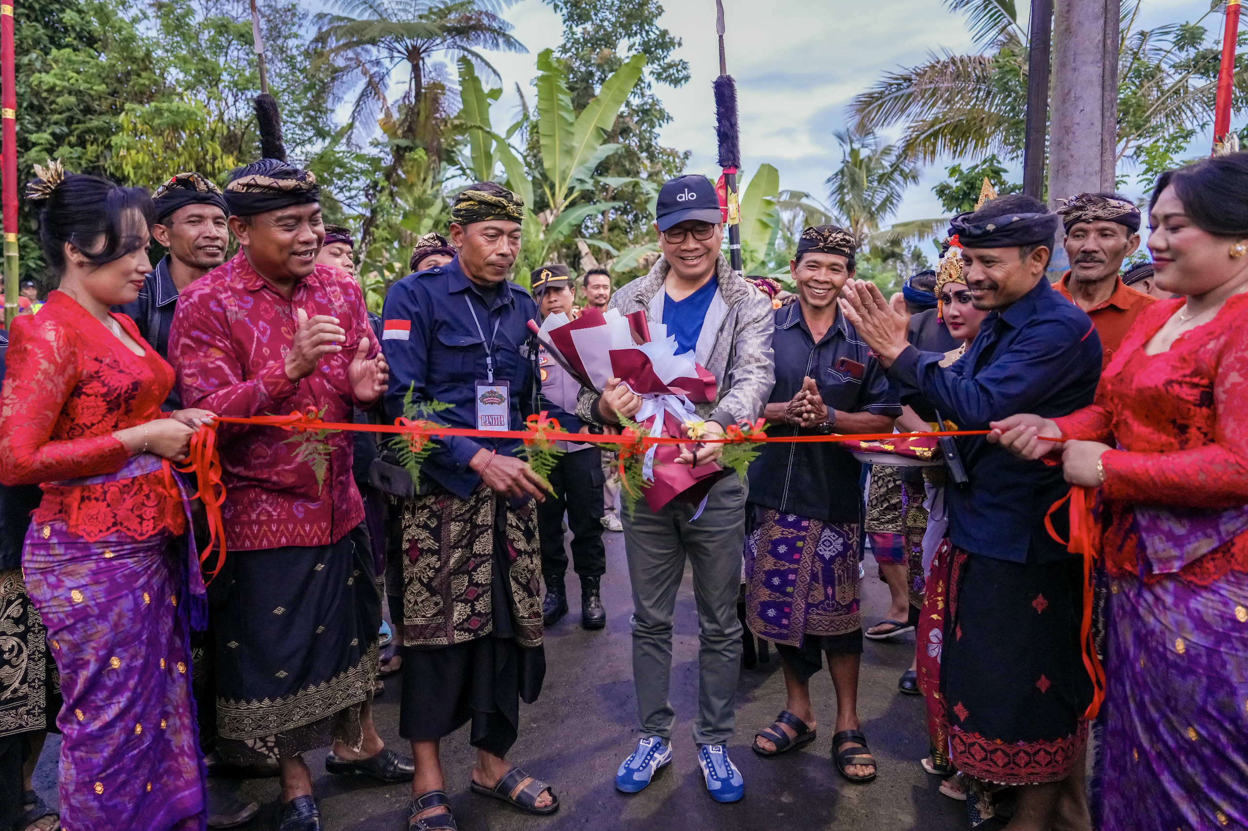 Wabup Suiasa Resmikan TPS3R dan Sulangai Expo