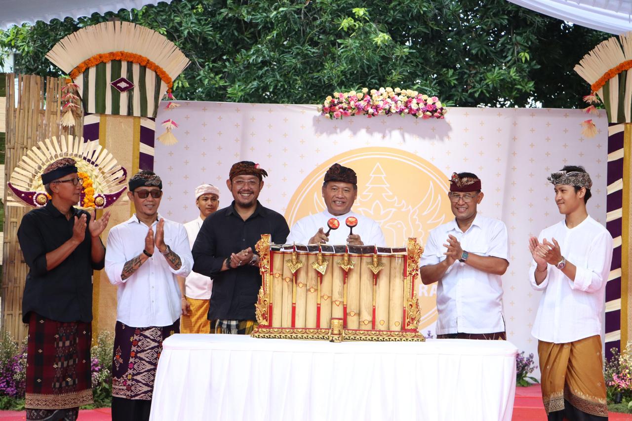 Sekda Alit Wiradana Buka Lomba Gender, Rindik dan Tari Bali
