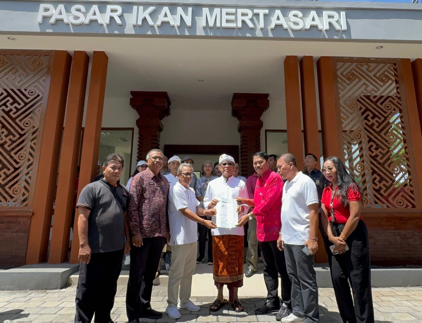 Walikota Serahkan Bangunan Pasar Ikan dan Balai Bendega Kepada Perumda Bhukti Praja Sewakadarma