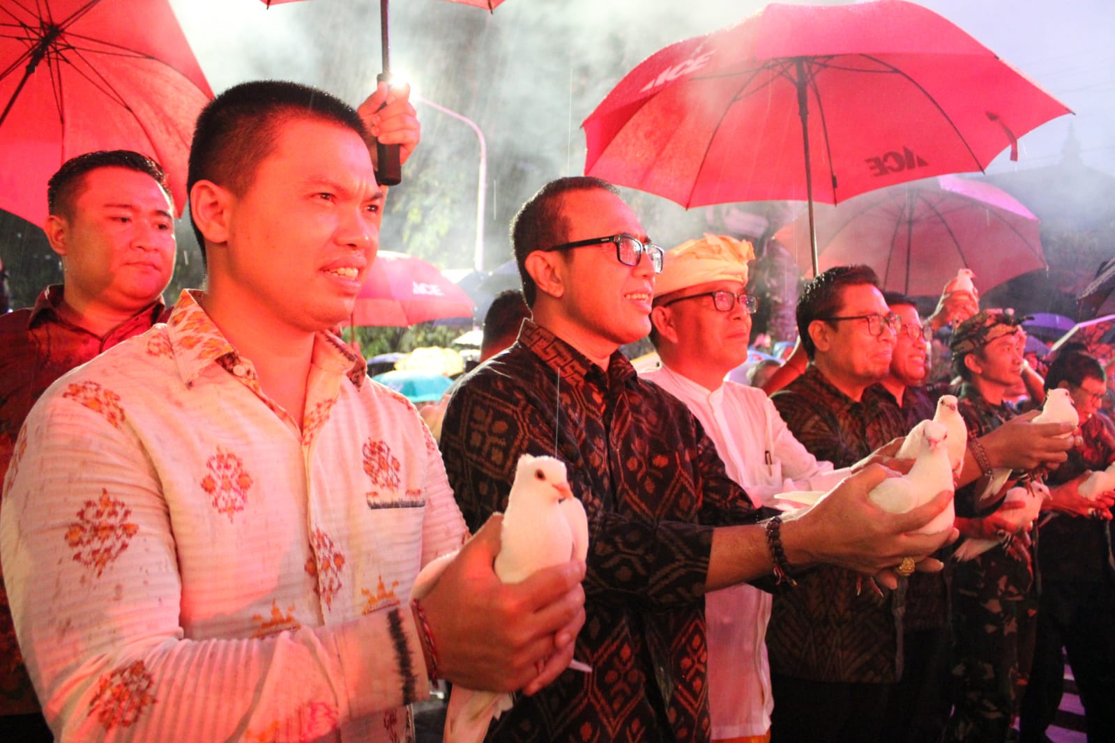 Walikota Jaya Negara dan Wawali Arya Wibawa Melepas Matahari 2024 di Catus Pata Catur Muka