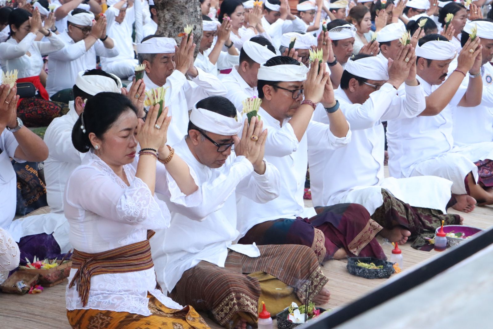 Pemkot Denpasar Ngaturang Bhakti Siwaratri di Pura Agung Jagatnatha Denpasar