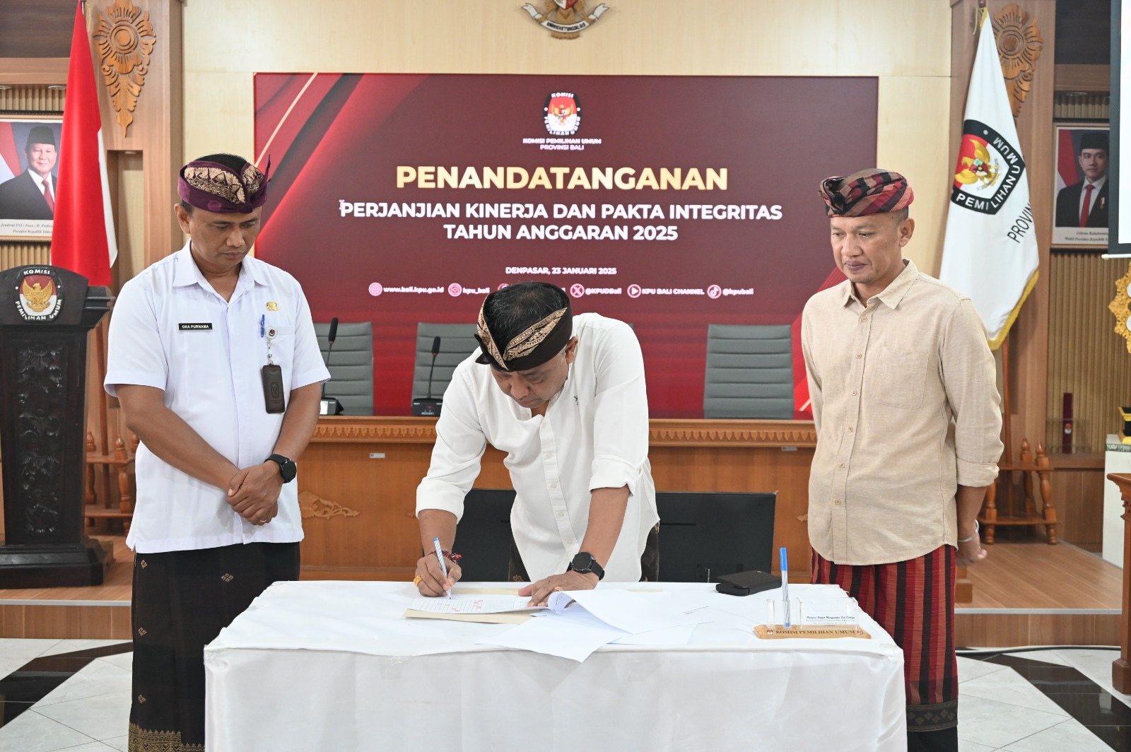 KPU Bali Mantapkan Integritas Lewat Penandatanganan Perjanjian Kinerja 2025