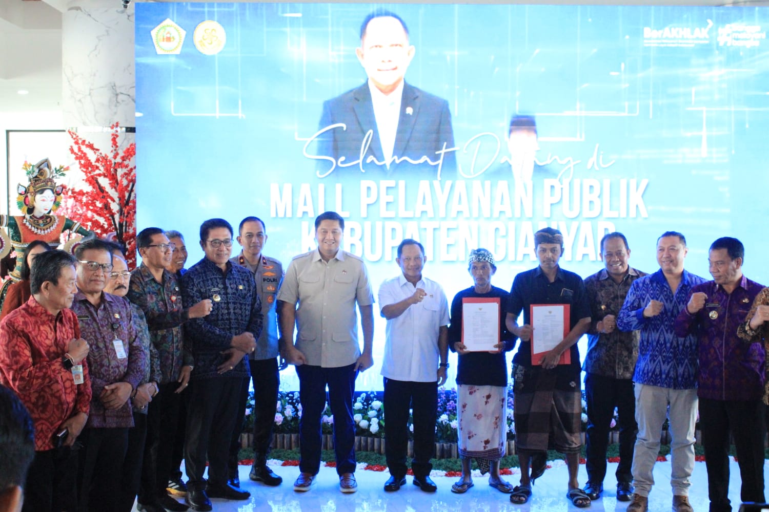 Sekda Alit Wiradana Ikuti Kunjungan Mendagri dan Menteri PKP di MPP Gianyar