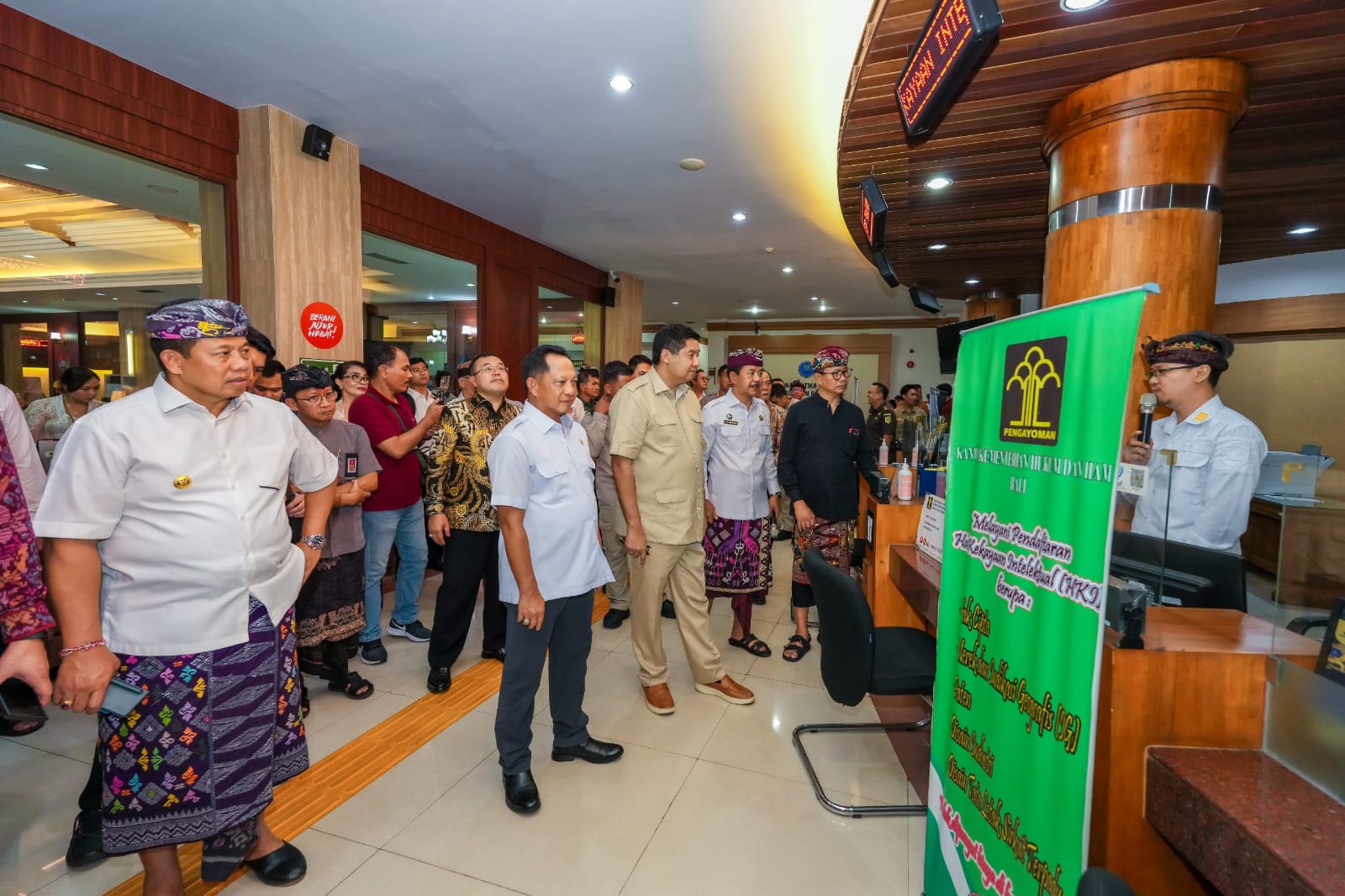 Mendagri Tito Karnavian dan Menteri PKP Kunjungi MPP Kabupaten Badung