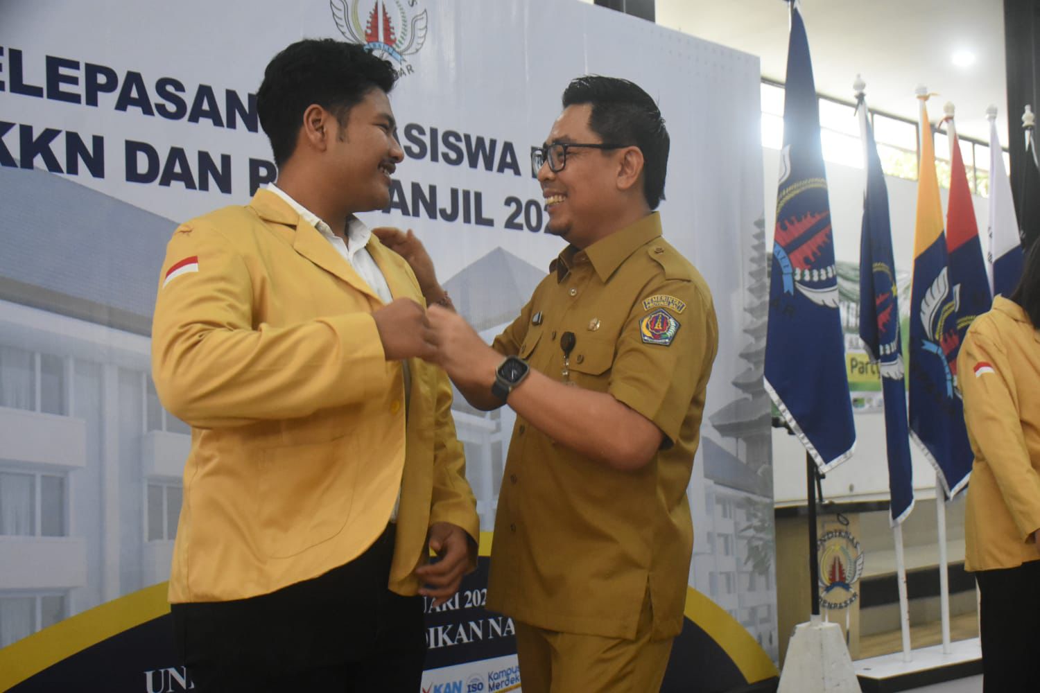 Wawali Kota Agus Arya Wibawa Lepas 936  Peserta KKN dan PKL Undiknas