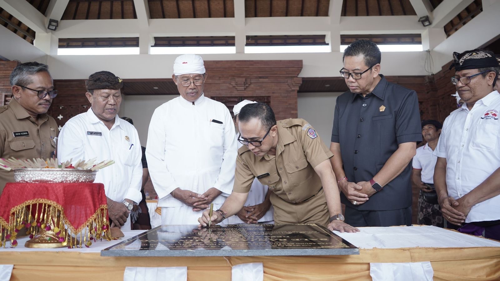 Renovasi Rampung, Balai Banjar Lumintang Diresmikan Walikota Jaya Negara