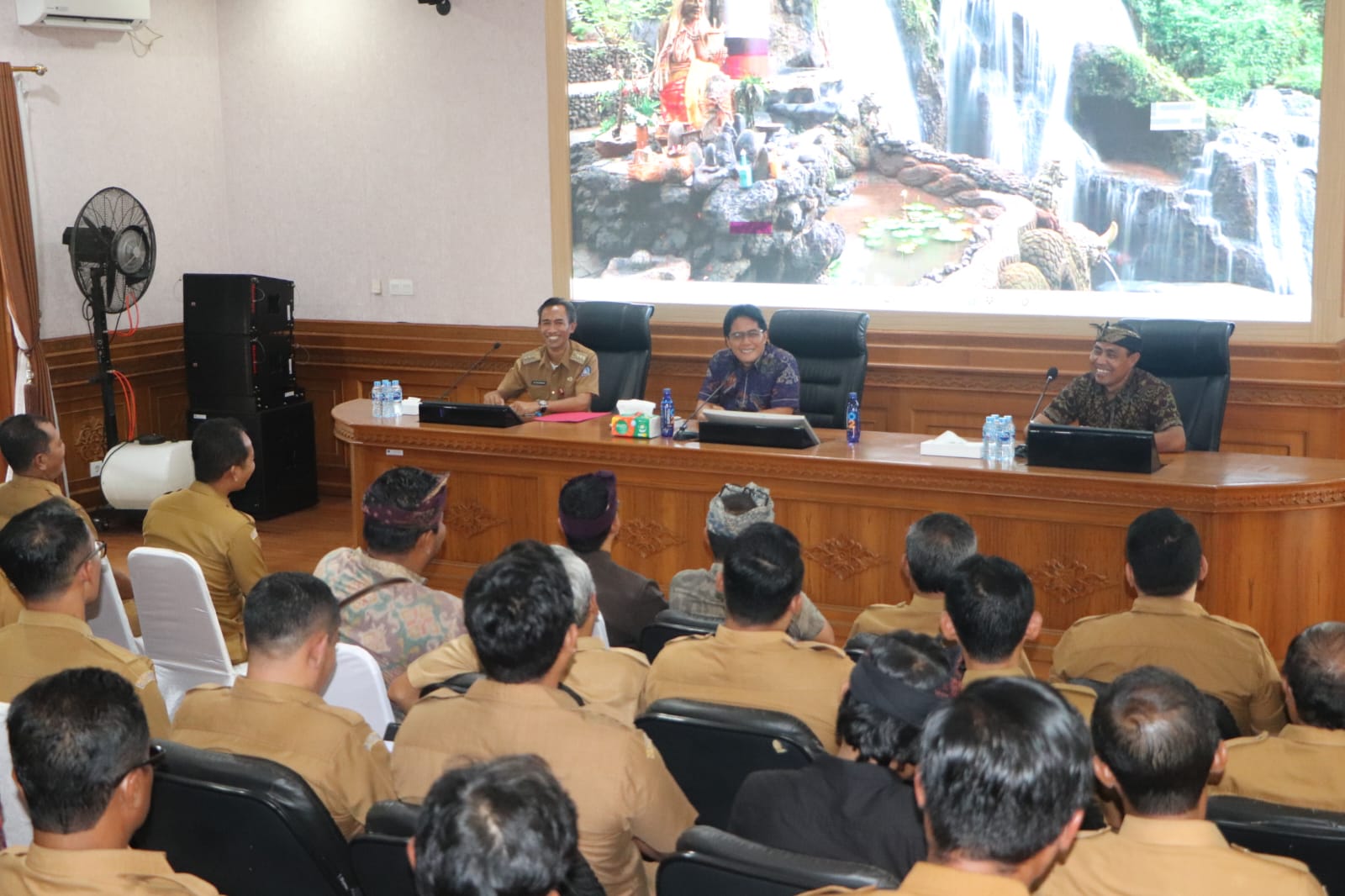 Bupati Giri Prasta Harapkan Tingkatkan Sinergitas dan Ikuti Kebijakan Pemerintah