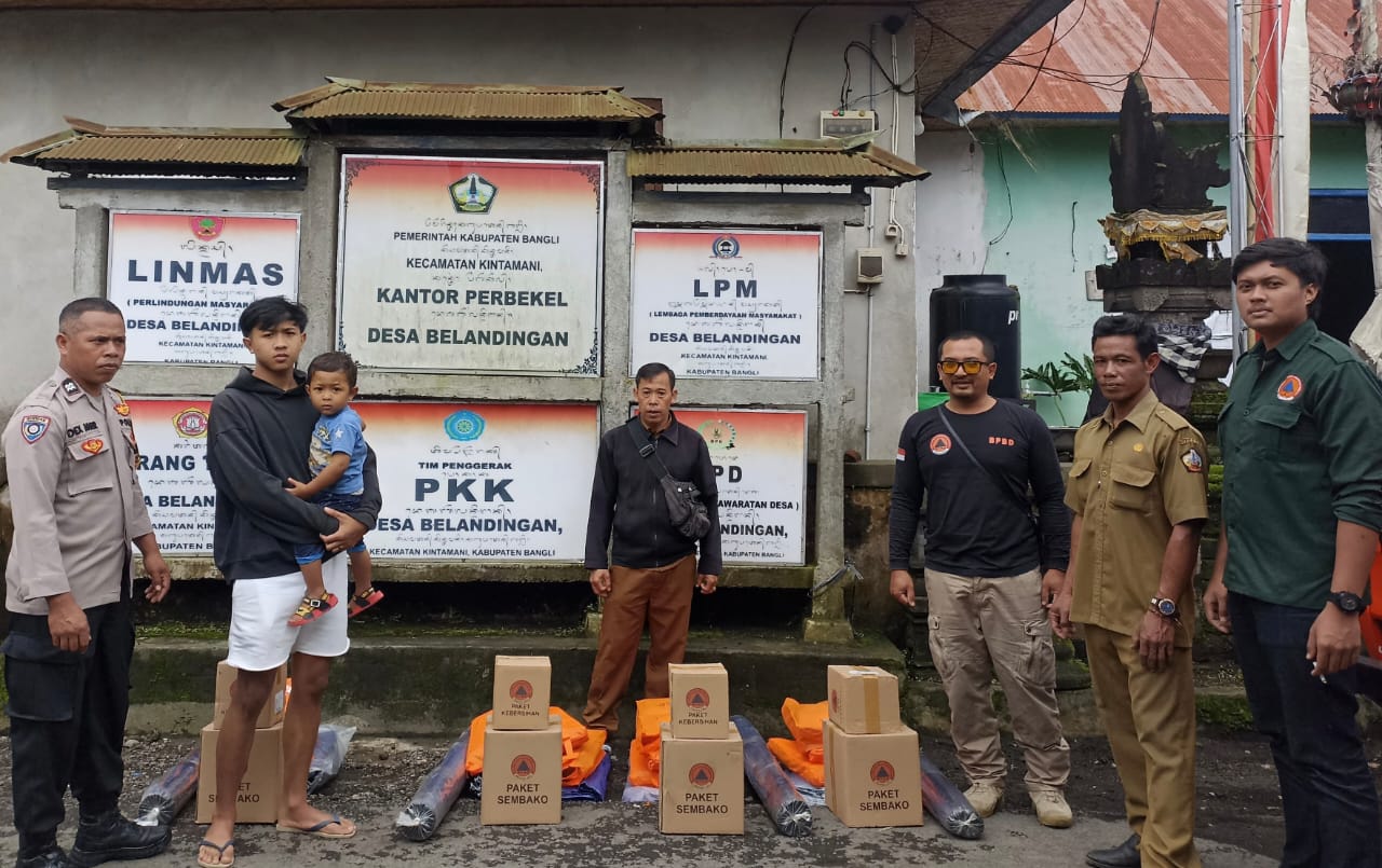 Sembilan KK Korban Bencana di Kintamani, Bangli Terima Bantuan