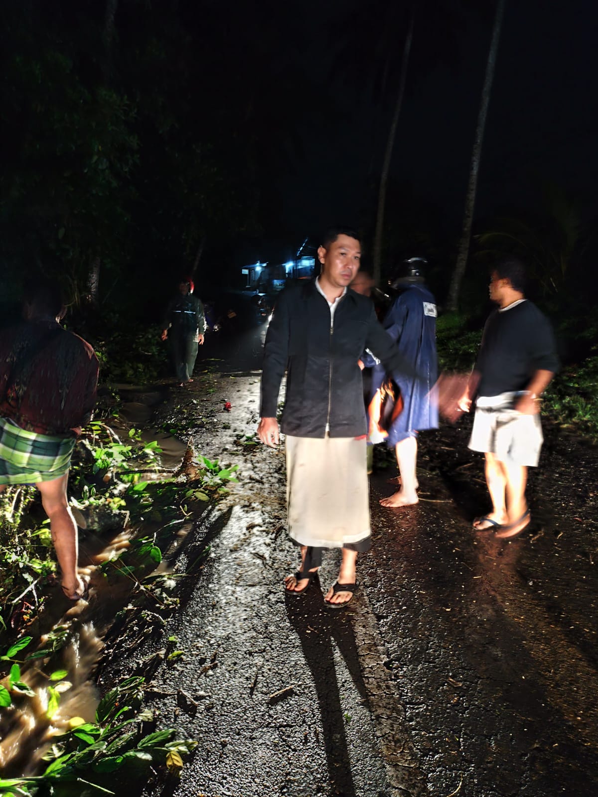Longsor Timbun Jalan Provinsi di Banjar Tanggahan, Susut