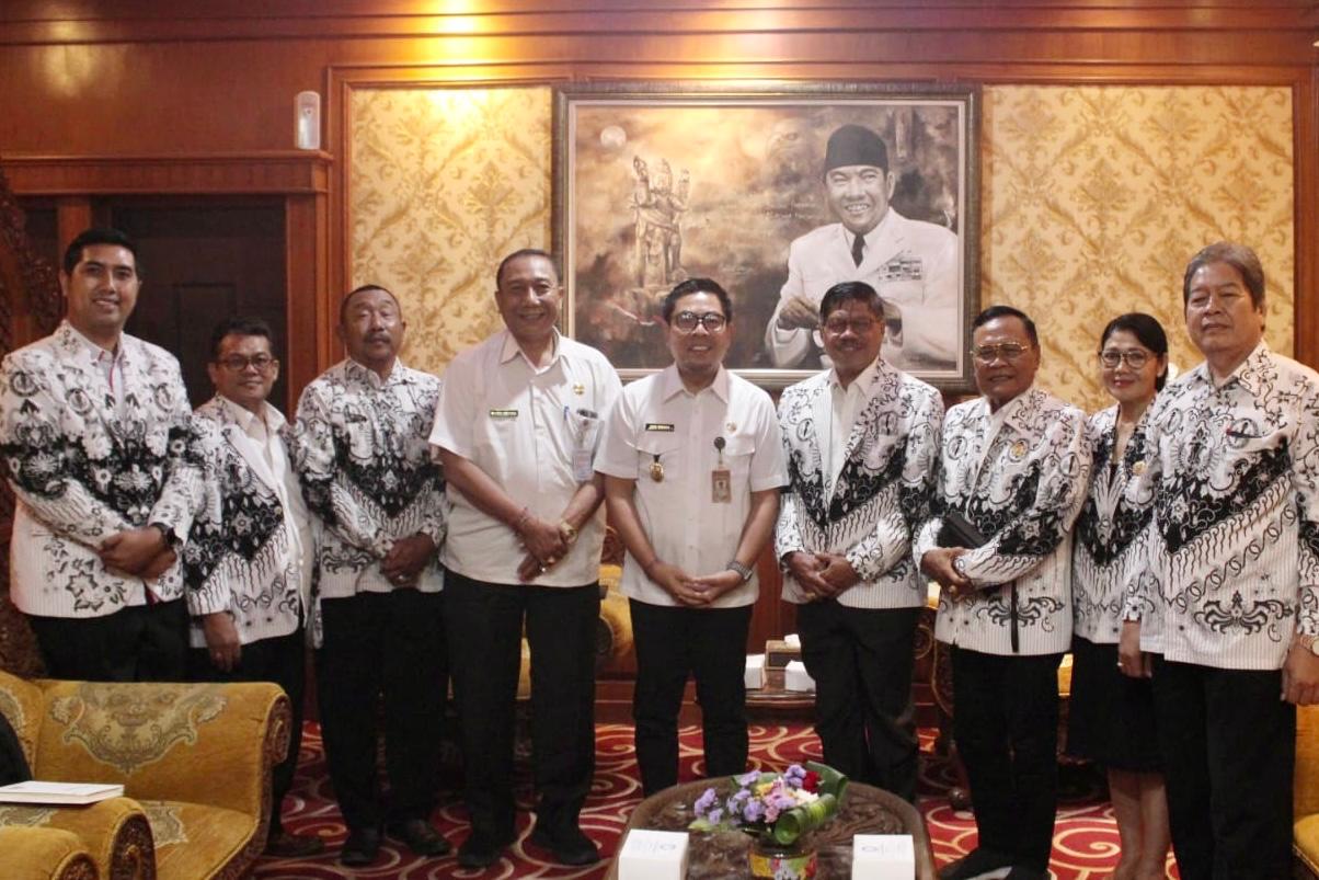 Wawali Arya Wibawa Beri Apresiasi PGRI Kota Denpasar Gelar Konferensi