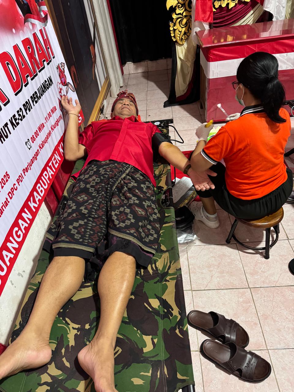 Puncak HUT Ke-52 PDIP, DPC PDIP Klungkung Gelar Donor Darah dan Pembagian Sembako