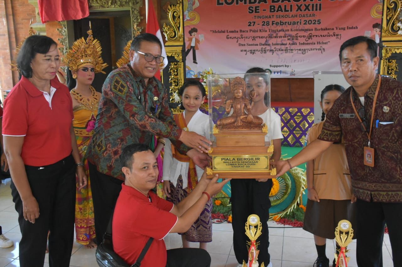 Sekda Alit Wiradana Apresiasi Lomba Baca Puisi SD se-Bali, Tingkatkan Kecintaan Sastra