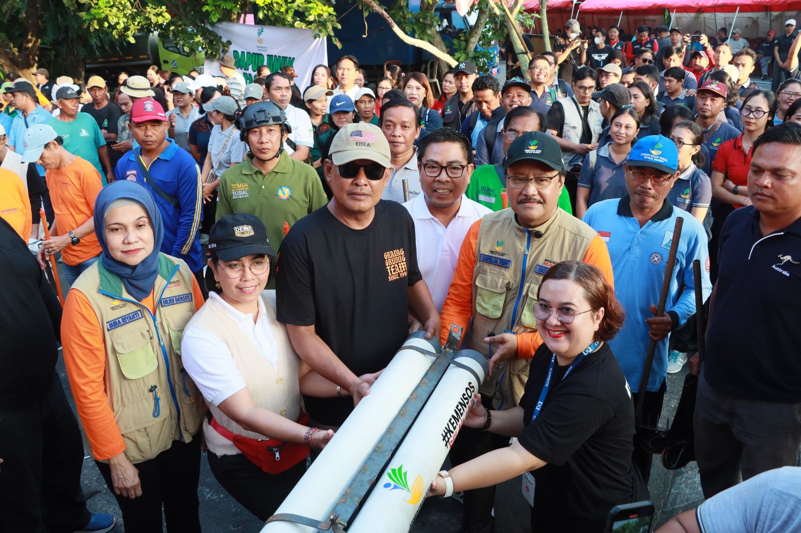 Kerja Bakti Kemensos di Kawasan Mangrove, Wawali Arya Wibawa Dukung Kolaborasi Atasi Sampah