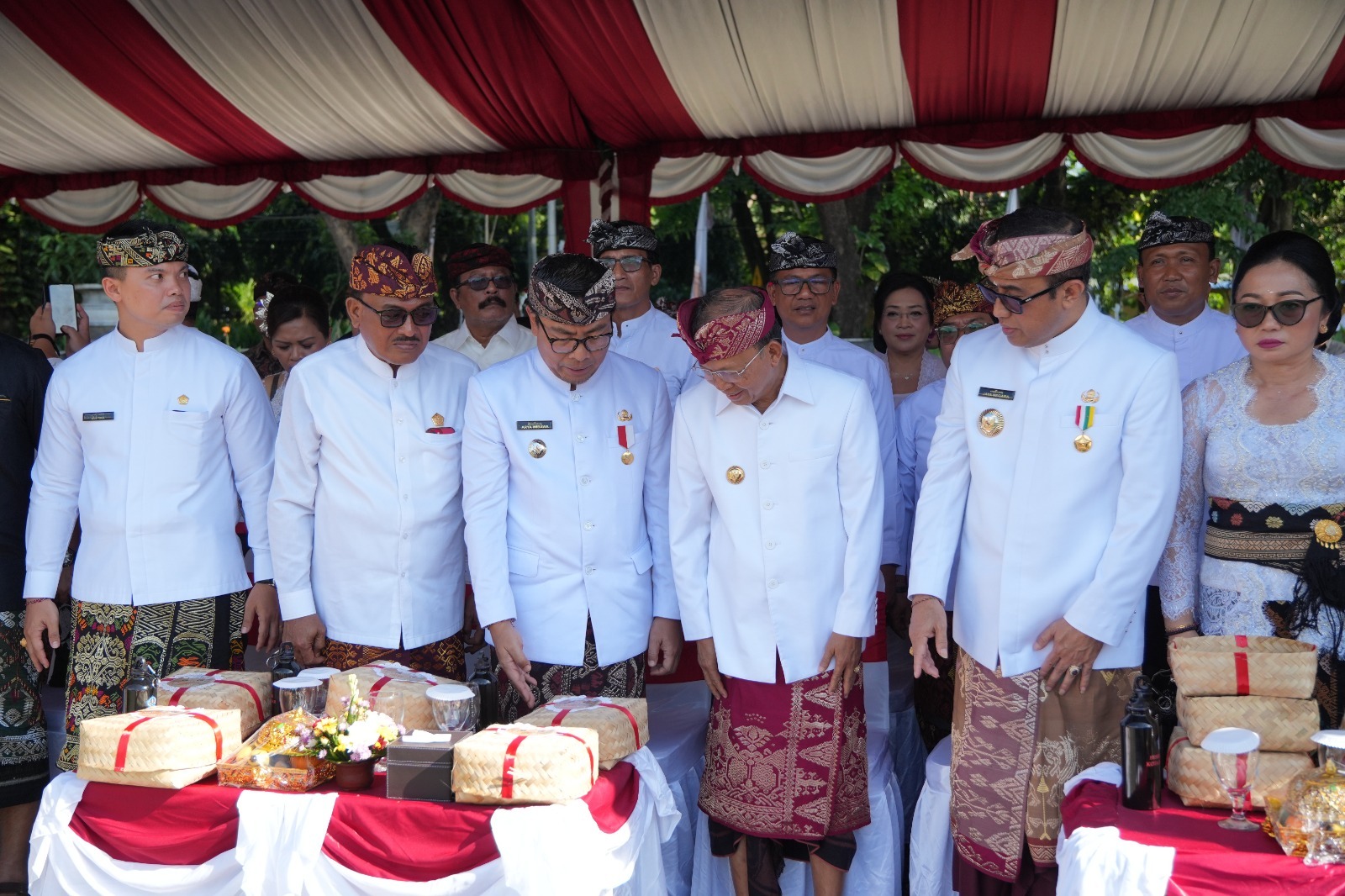 Koster dan Jaya Negara Antusias Cicipi Lawar di Arena D’TIK Festival